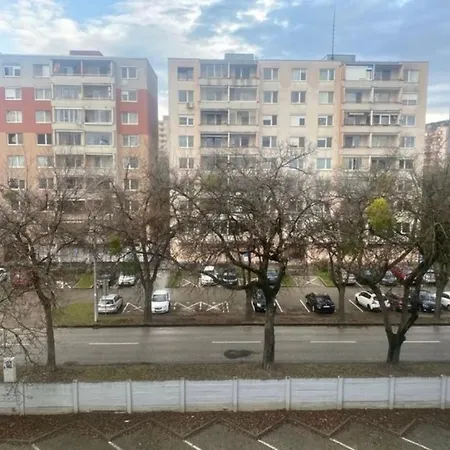 Private 1km From Center