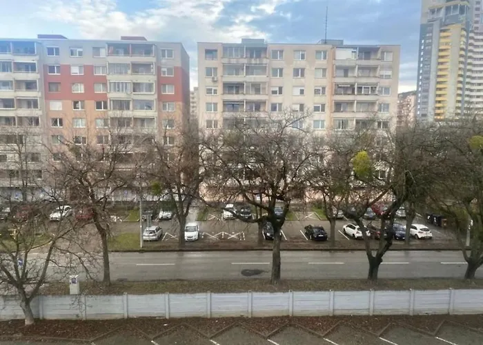 Private 1km From Center