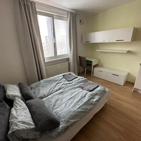 Private 1km From Center